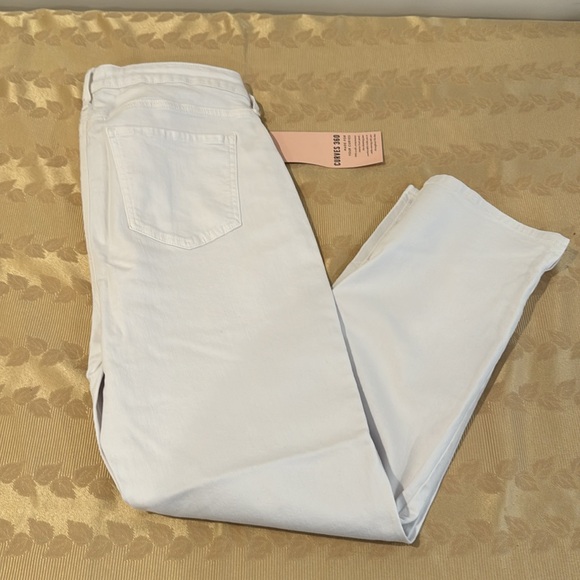 Curves 360 by NYDJ Slim Ankle Jeans. Size 8 short - Picture 4 of 13